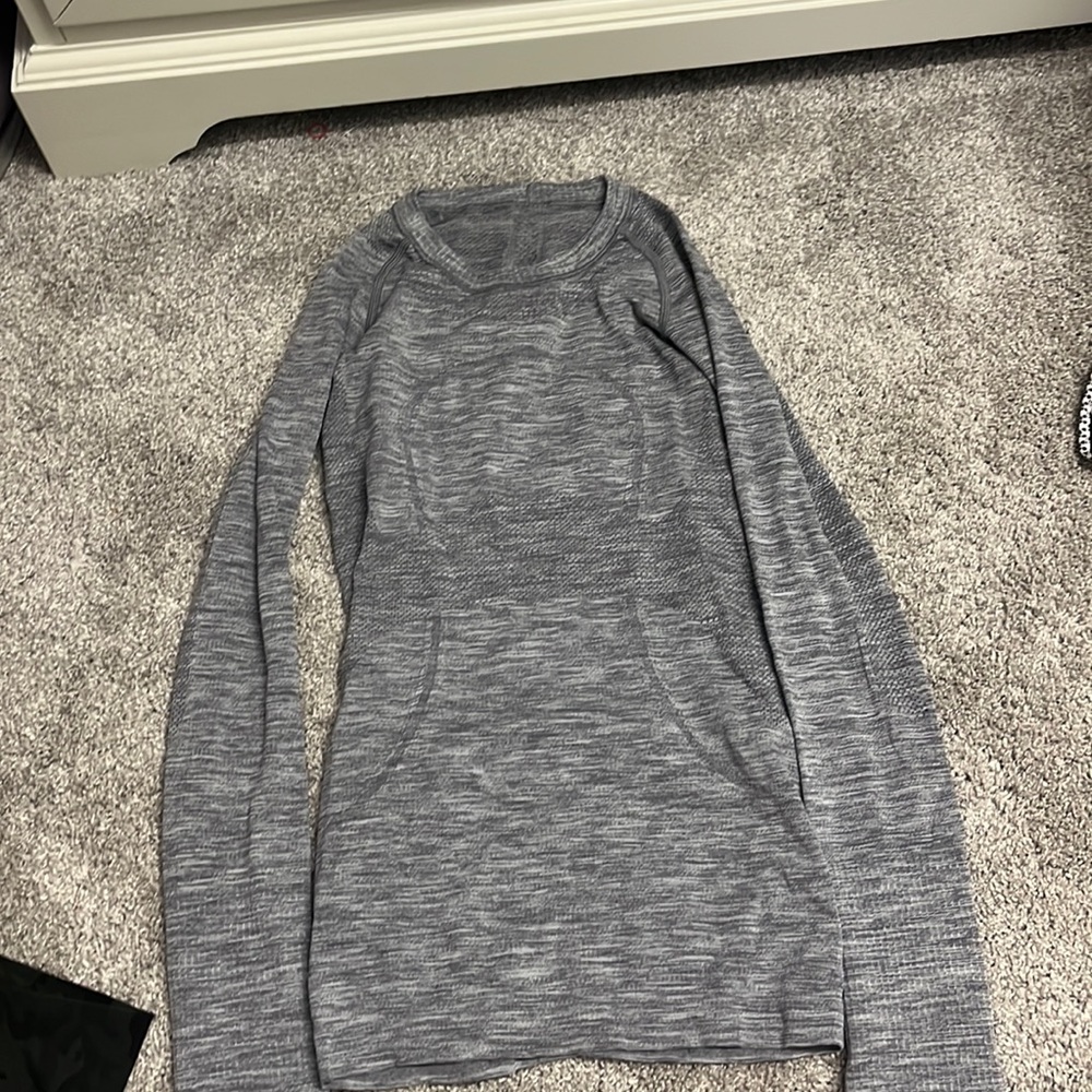 Grey lululemon swiftly tech